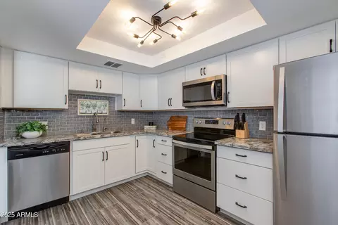 Kitchen - 4201 E Camelback Rd #41, Phoenix, AZ 85018 photo 1 of 2