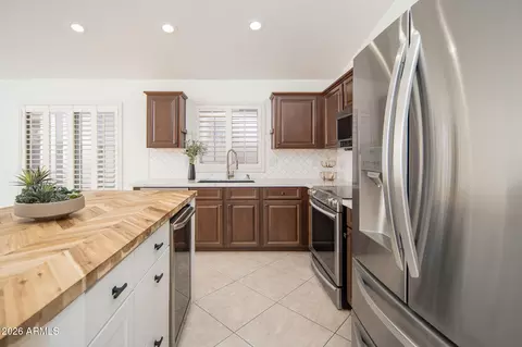 Kitchen - 3352 E Wildhorse Dr, Gilbert, AZ 85297 photo 3 of 4