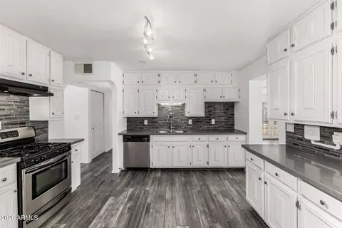 Kitchen - 801 E Ruth Ave, Phoenix, AZ 85020 photo 3 of 4