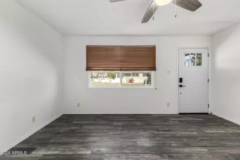 Living - 801 E Ruth Ave, Phoenix, AZ 85020 photo 3 of 4