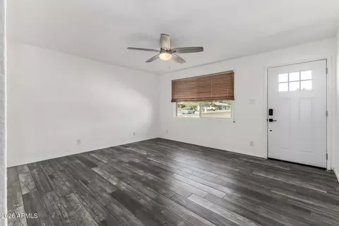 Living - 801 E Ruth Ave, Phoenix, AZ 85020 photo 2 of 4
