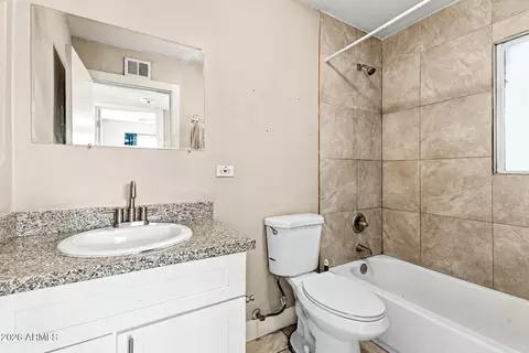 Bath - 21 S 28th Ave, Phoenix, AZ 85009 photo 3 of 4