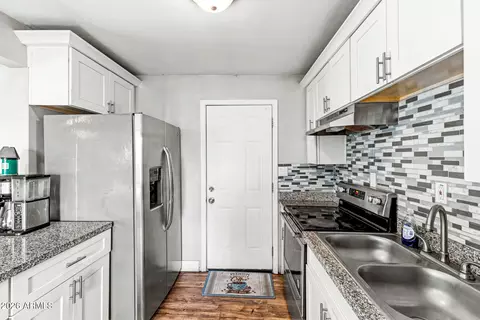 Kitchen - 21 S 28th Ave, Phoenix, AZ 85009 photo 1 of 2