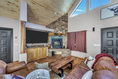 Living - 3028 Mearns Ln, Overgaard, AZ 85933 photo 1 of 1