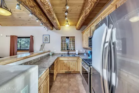 Kitchen - 3028 Mearns Ln, Overgaard, AZ 85933 photo 2 of 4