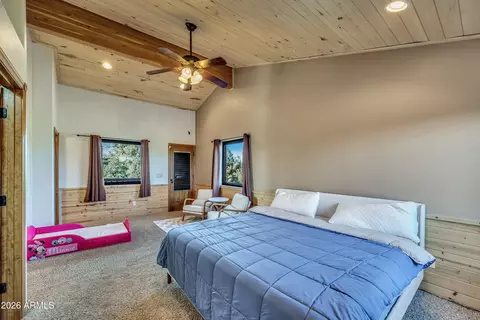 Bedroom - 3028 Mearns Ln, Overgaard, AZ 85933 photo 2 of 5