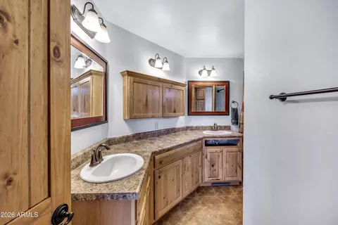 Bath - 3028 Mearns Ln, Overgaard, AZ 85933 photo 2 of 3