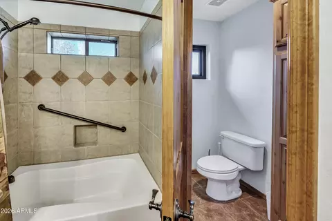 Bath - 3028 Mearns Ln, Overgaard, AZ 85933 photo 3 of 3