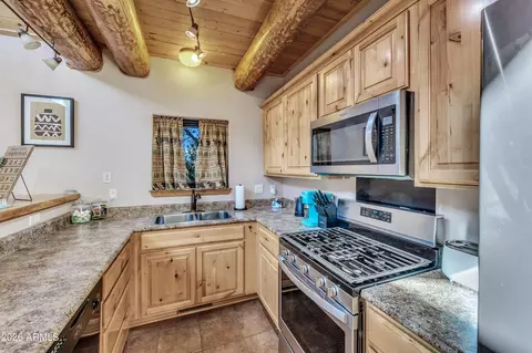 Kitchen - 3028 Mearns Ln, Overgaard, AZ 85933 photo 4 of 4