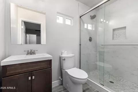Bath - 3318 E Montecito Ave, Phoenix, AZ 85018 photo 4 of 4