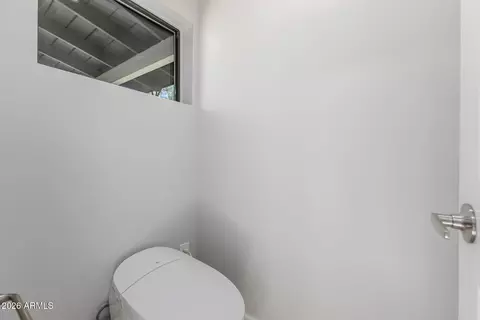 Bath - 3318 E Montecito Ave, Phoenix, AZ 85018 photo 2 of 4
