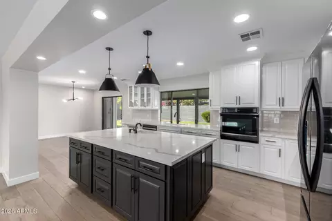 Kitchen - 3318 E Montecito Ave, Phoenix, AZ 85018 photo 3 of 3