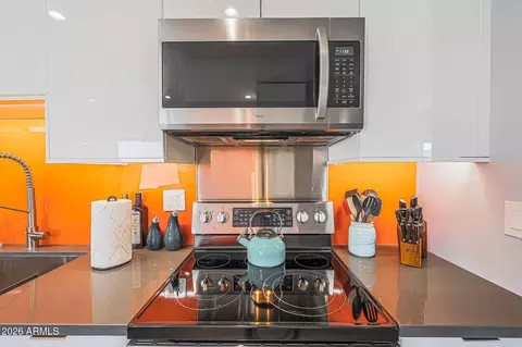 Kitchen - 2201 E Marilyn Rd, Phoenix, AZ 85022 photo 6 of 8