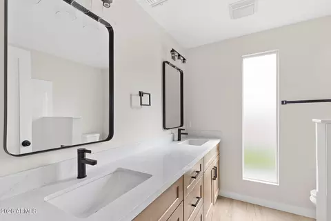 Bath - 4331 N 70th Ave, Phoenix, AZ 85033 photo 4 of 4