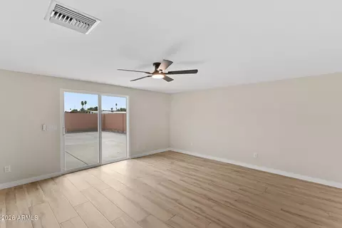 Living - 4331 N 70th Ave, Phoenix, AZ 85033 photo 6 of 9