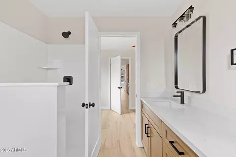 Bath - 4331 N 70th Ave, Phoenix, AZ 85033 photo 2 of 4