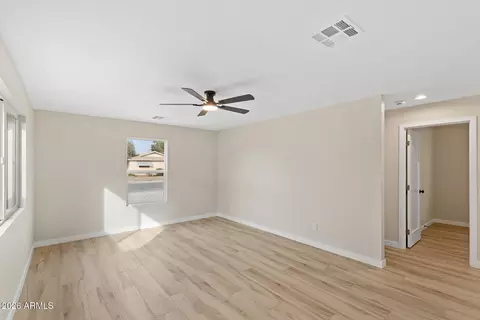 Living - 4331 N 70th Ave, Phoenix, AZ 85033 photo 1 of 9