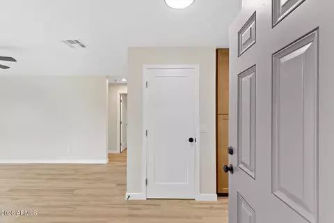 Entry Way - 4331 N 70th Ave, Phoenix, AZ 85033 photo 2 of 7