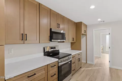 Kitchen - 4331 N 70th Ave, Phoenix, AZ 85033 photo 2 of 8