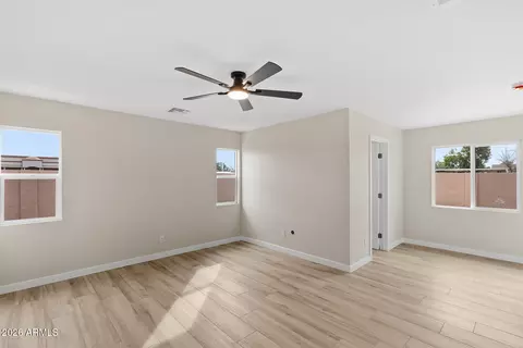 Living - 4331 N 70th Ave, Phoenix, AZ 85033 photo 9 of 9