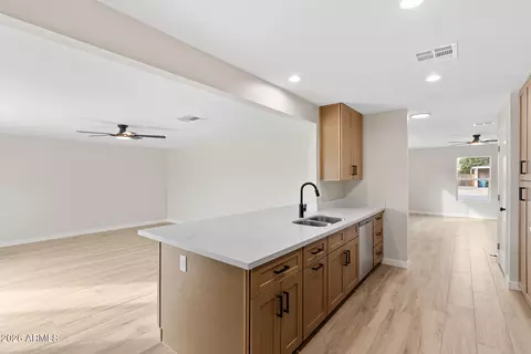 Kitchen - 4331 N 70th Ave, Phoenix, AZ 85033 photo 4 of 8