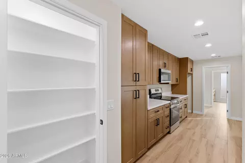 Entry Way - 4331 N 70th Ave, Phoenix, AZ 85033 photo 5 of 7