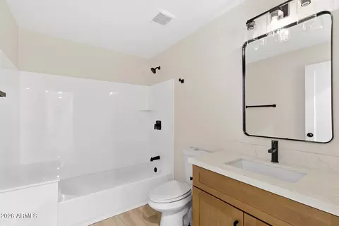 Bath - 4331 N 70th Ave, Phoenix, AZ 85033 photo 1 of 4