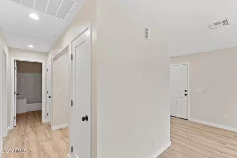 Entry Way - 4331 N 70th Ave, Phoenix, AZ 85033 photo 6 of 7