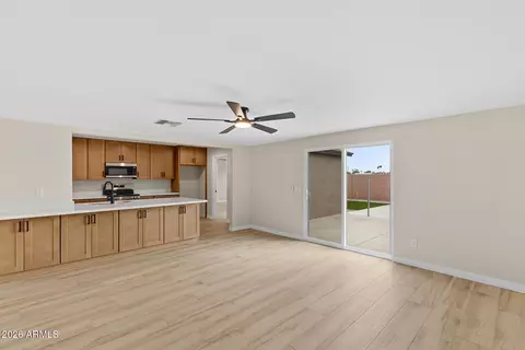 Living - 4331 N 70th Ave, Phoenix, AZ 85033 photo 7 of 9