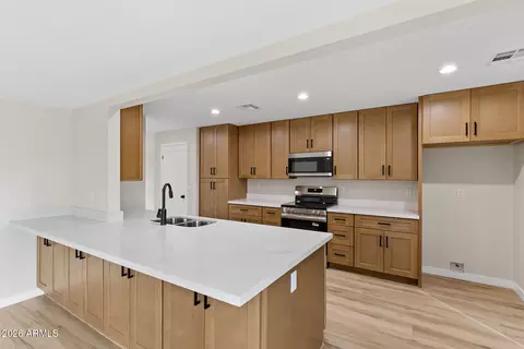 Kitchen - 4331 N 70th Ave, Phoenix, AZ 85033 photo 7 of 8