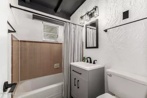 Bath - 430 S Robert Rd, Tempe, AZ 85281 photo 1 of 1