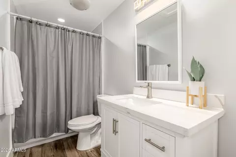 Bath - 6945 W Merrell St, Phoenix, AZ 85033 photo 2 of 2