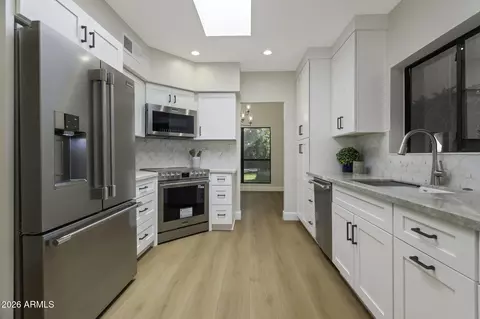 Kitchen - 4109 E Altadena Ave, Phoenix, AZ 85028 photo 3 of 3