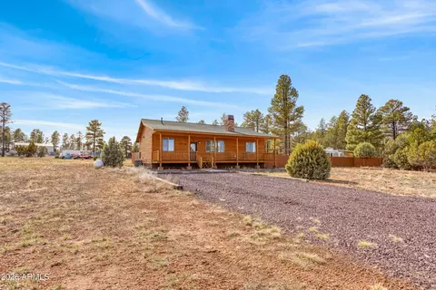 2718 Church Ln, Overgaard, AZ 85933