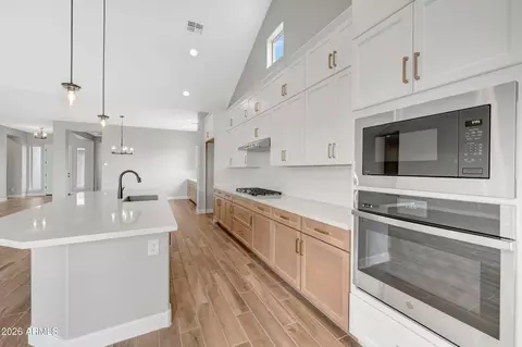 Kitchen - 1128 W J Waltz Way, Apache Junction, AZ 85120 photo 2 of 2