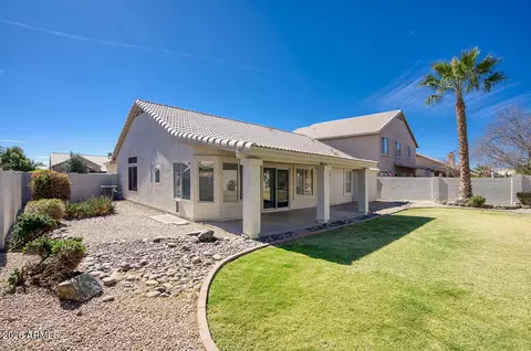 Exterior - 4302 E Rock Wren Rd, Phoenix, AZ 85044 photo 4 of 5