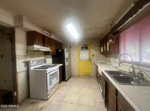 Kitchen - 4644 N 30th Ave, Phoenix, AZ 85017 photo 1 of 2