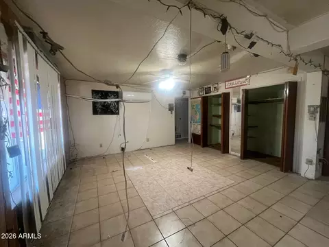 Living - 4644 N 30th Ave, Phoenix, AZ 85017 photo 1 of 2