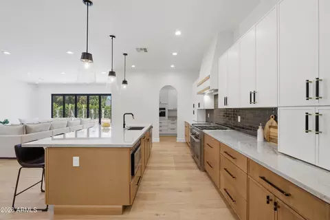 Kitchen - 4348 E Mitchell Dr, Phoenix, AZ 85018 photo 1 of 2