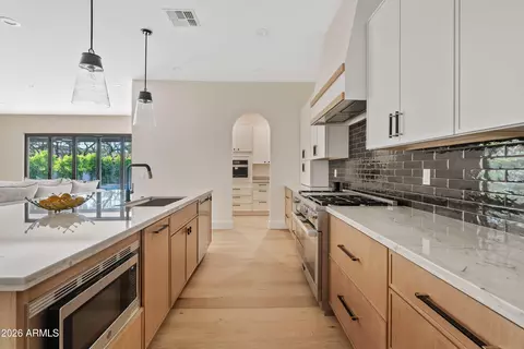 Kitchen - 4348 E Mitchell Dr, Phoenix, AZ 85018 photo 1 of 3