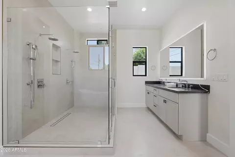 Bath - 4348 E Mitchell Dr, Phoenix, AZ 85018 photo 1 of 3