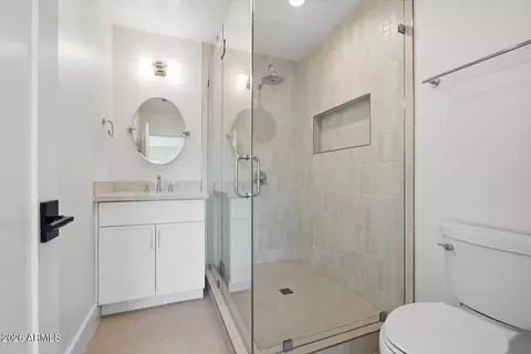 Bath - 4348 E Mitchell Dr, Phoenix, AZ 85018 photo 3 of 3