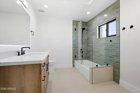 Bath - 4348 E Mitchell Dr, Phoenix, AZ 85018 photo 2 of 3