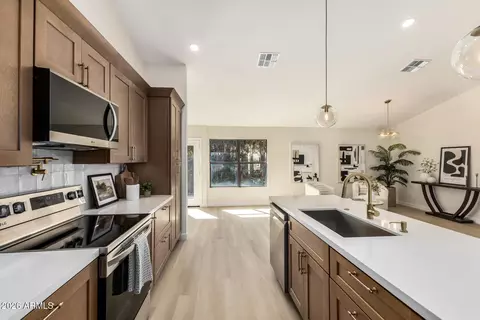 Kitchen - 12617 S 39th Pl, Phoenix, AZ 85044 photo 4 of 4