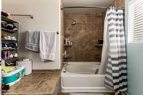 Bath - 4237 E Orchid Ln, Gilbert, AZ 85296 photo 2 of 4