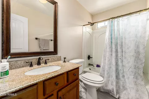 Bath - 4237 E Orchid Ln, Gilbert, AZ 85296 photo 4 of 4
