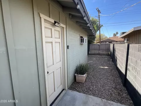 Exterior - 1601 W Lamar Rd, Phoenix, AZ 85015 photo 3 of 9