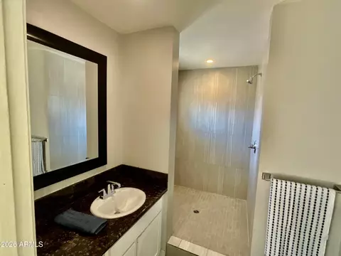 Bath - 1601 W Lamar Rd, Phoenix, AZ 85015 photo 2 of 2