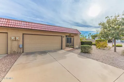 Exterior - 4901 E Magic Stone Dr, Phoenix, AZ 85044 photo 2 of 4
