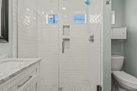 Bath - 4414 E Montecito Ave, Phoenix, AZ 85018 photo 2 of 3
